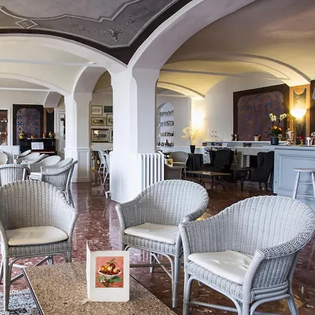 Beau Rivage Отель Бавено